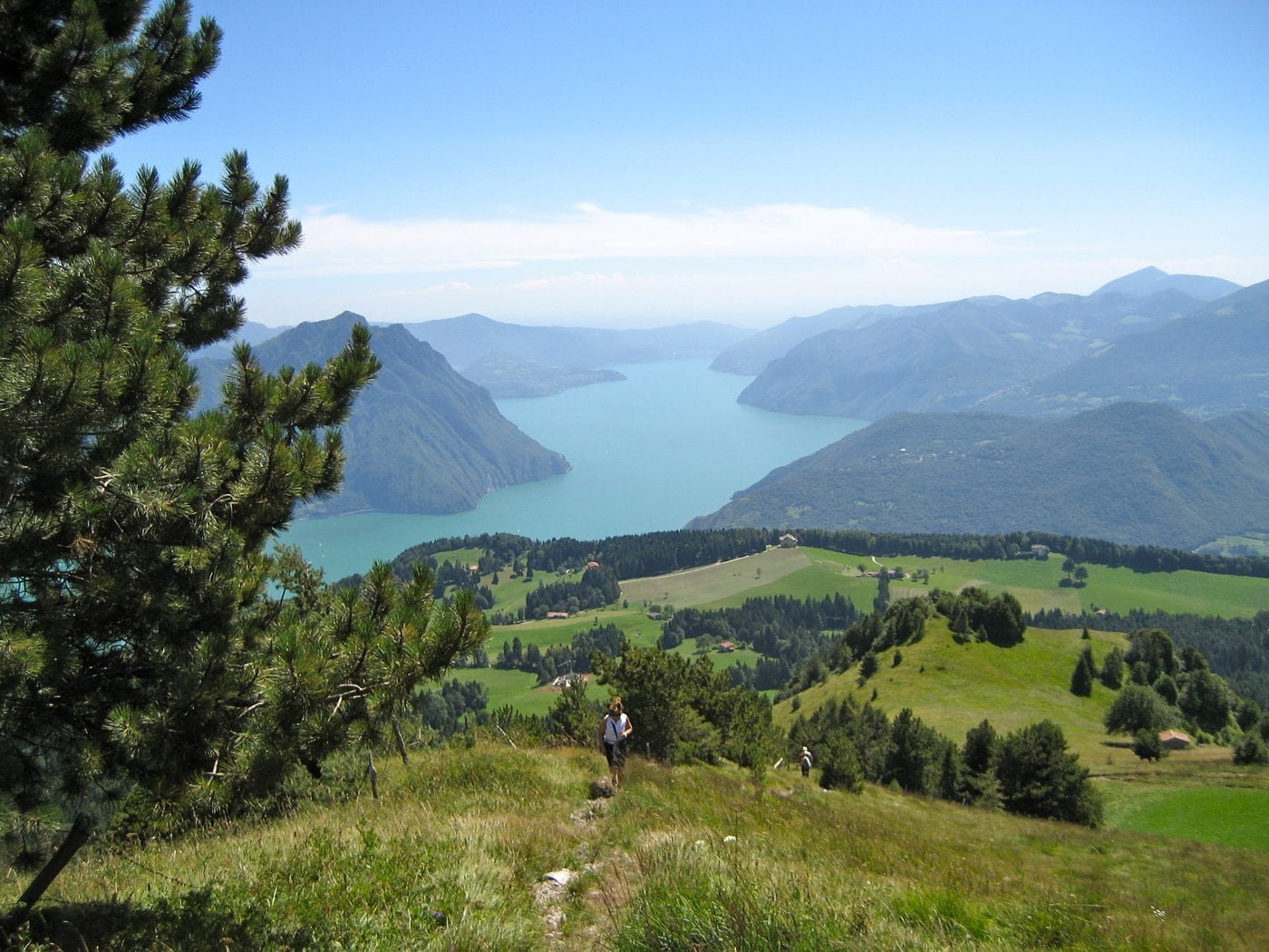Vue panoramique sur le lac d'Isée depuis Bossico