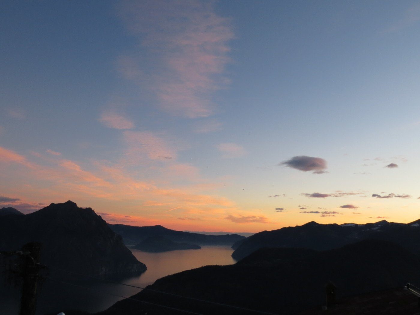 Coucher de soleil sur le lac d'Iseo depuis le territoire de Bossico
